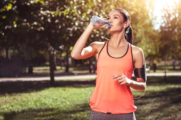 夏天到了喝什么水好呢，國(guó)林凈水器告訴您最佳飲水方式